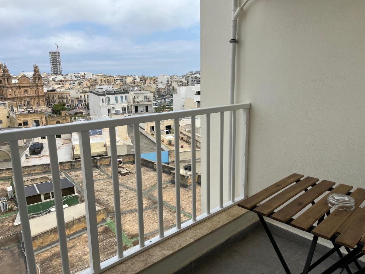 F10 Room 3, Private Room Two Single Beds Shared Bathroom In Shared Flat مسيدا المظهر الخارجي الصورة